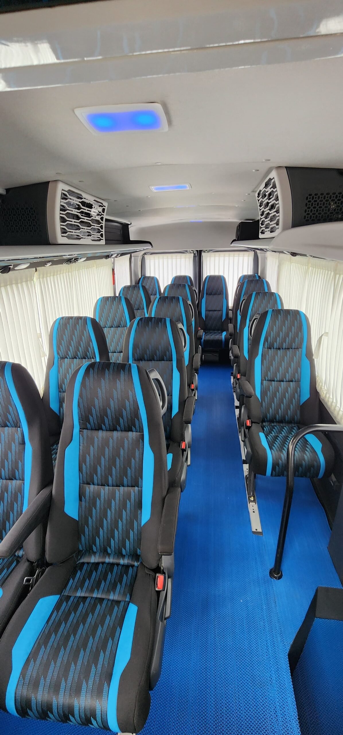 Force Urbania Tempo Traveller